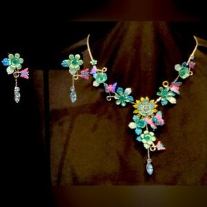 Spring is here! Celebrate with this gorgeous floral set!